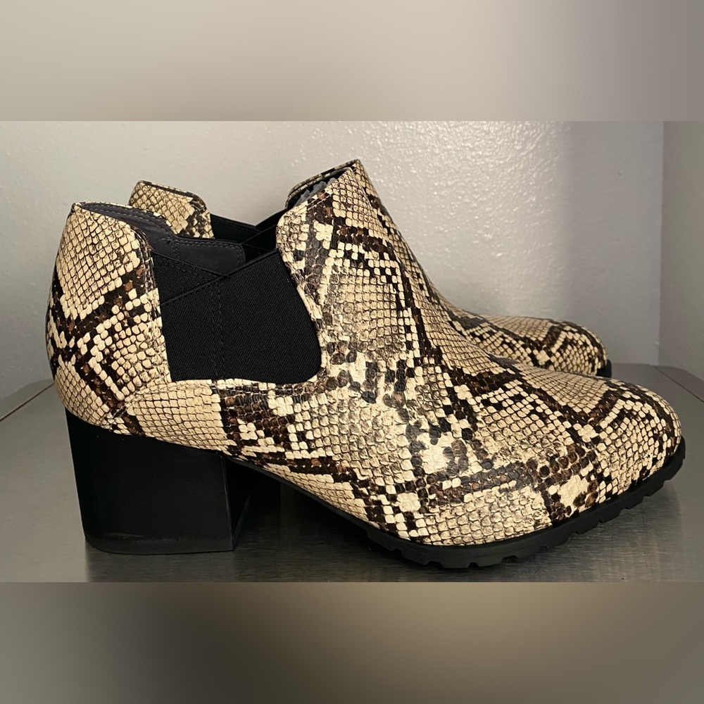 NWT-WOMENS VIONIC SNAKE DESIGN ANKLE BOOTIE 8-1/2 WIDE - Picture 12 of 15